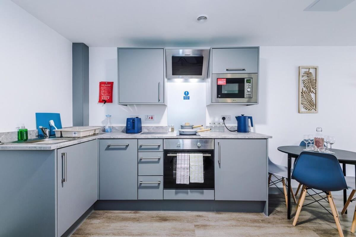 Cosy In Liverpool, Pool Table, Sleeps 3, Smart Tvs *