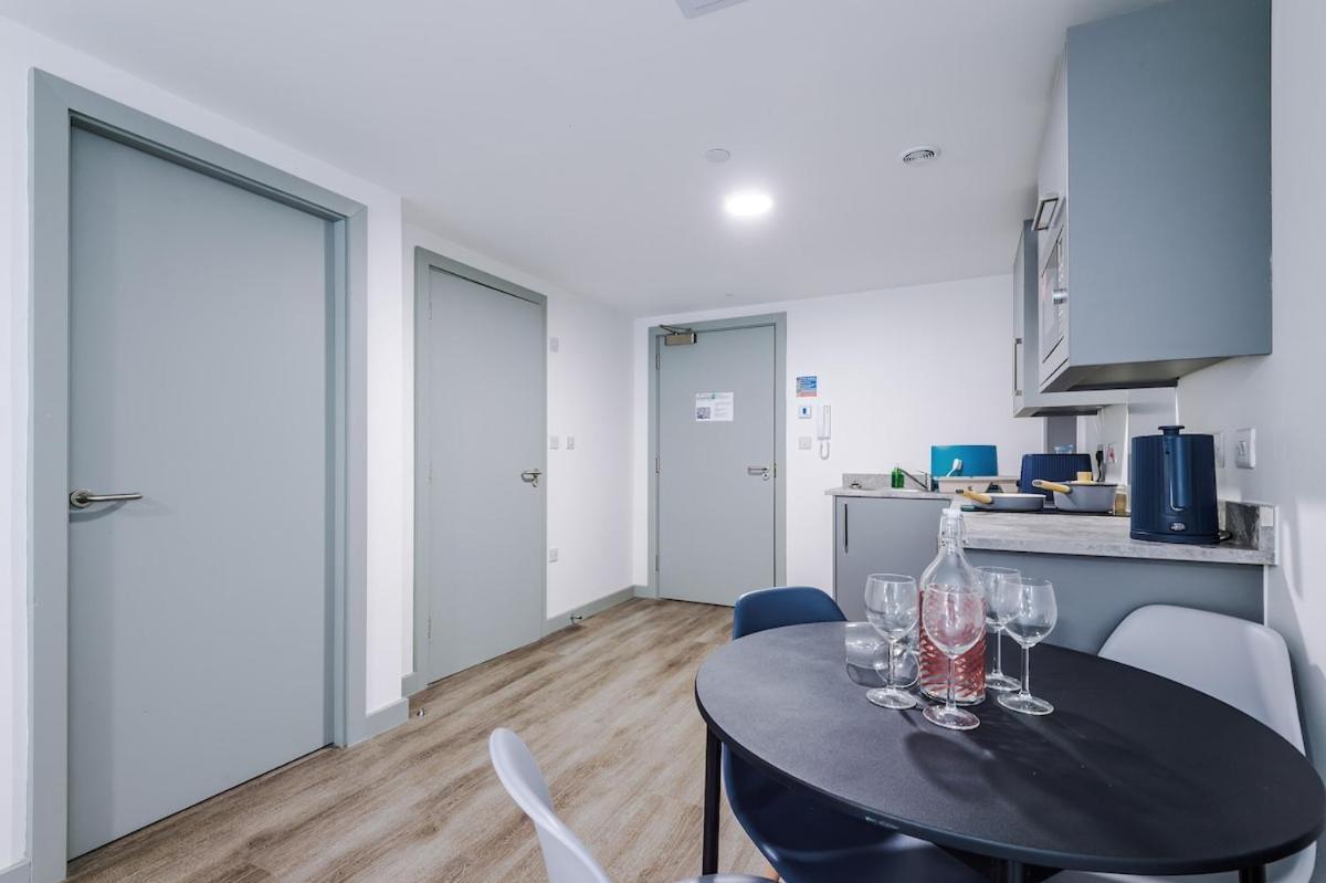 Cosy In Liverpool, Pool Table, Sleeps 3, Smart Tvs Apartment Liverpool